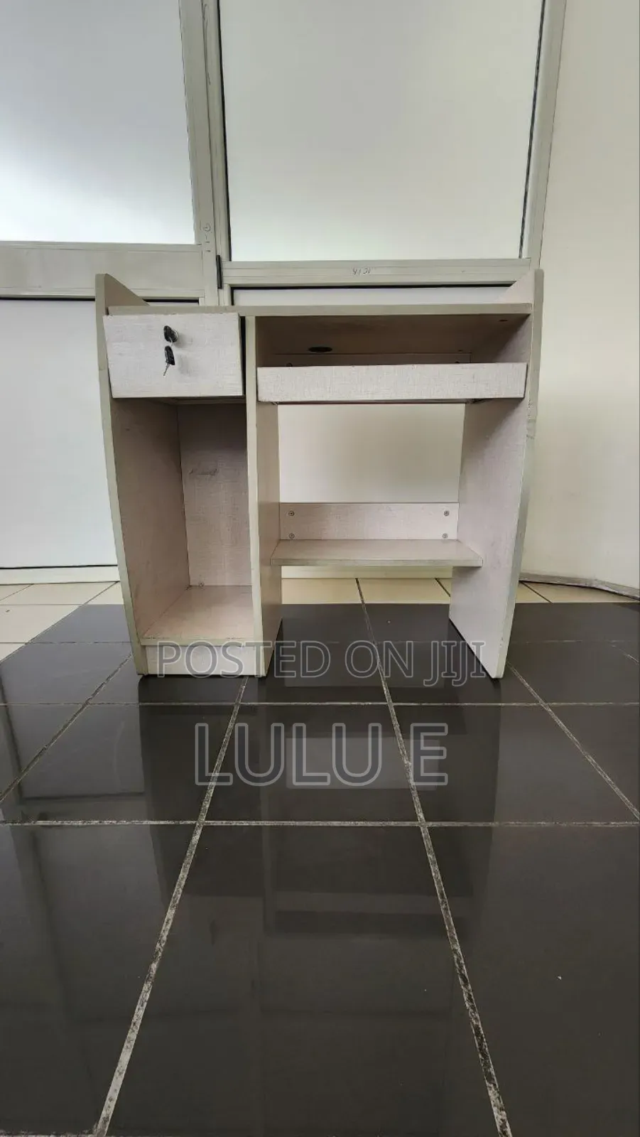 Office Table የቢሮ ጠረጴዛ
