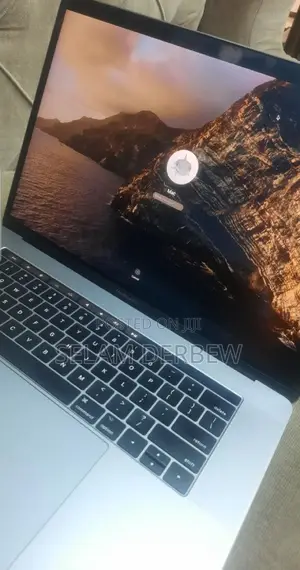 New Laptop Apple MacBook Pro 2017 16GB Intel Core I7 SSD 512GB