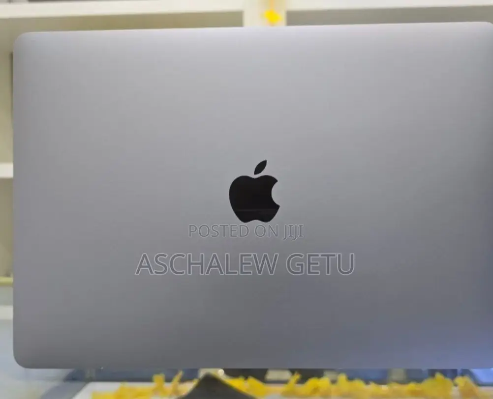 New Laptop Apple MacBook Pro 2020 8GB Apple M1 Pro SSD 256GB