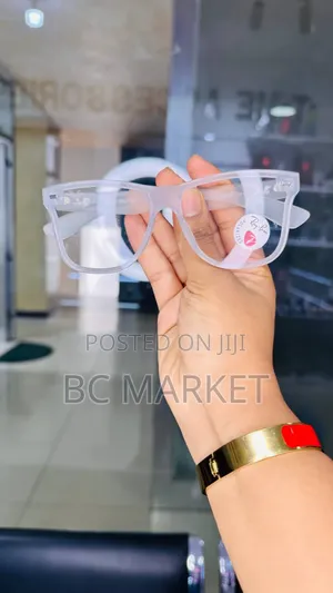 Photo - Sunglasses With Different Brand Options