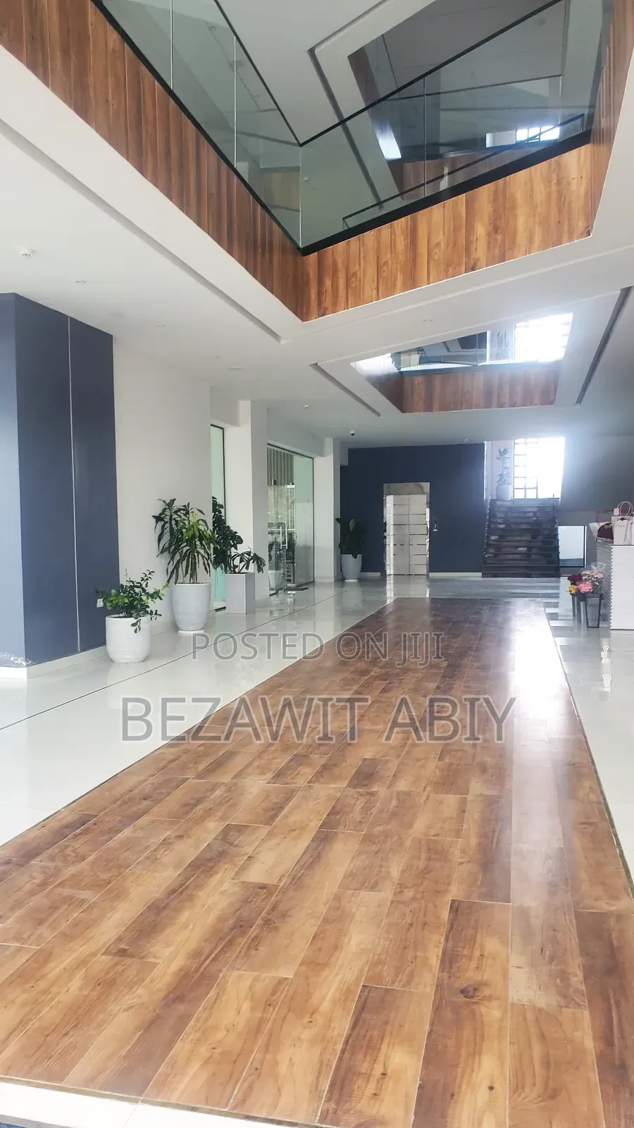 የንግድ ሱቆች ሽያጭ ሾላ መገናኛ ላይ