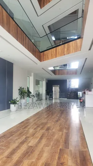 የንግድ ሱቆች ሽያጭ ሾላ መገናኛ ላይ