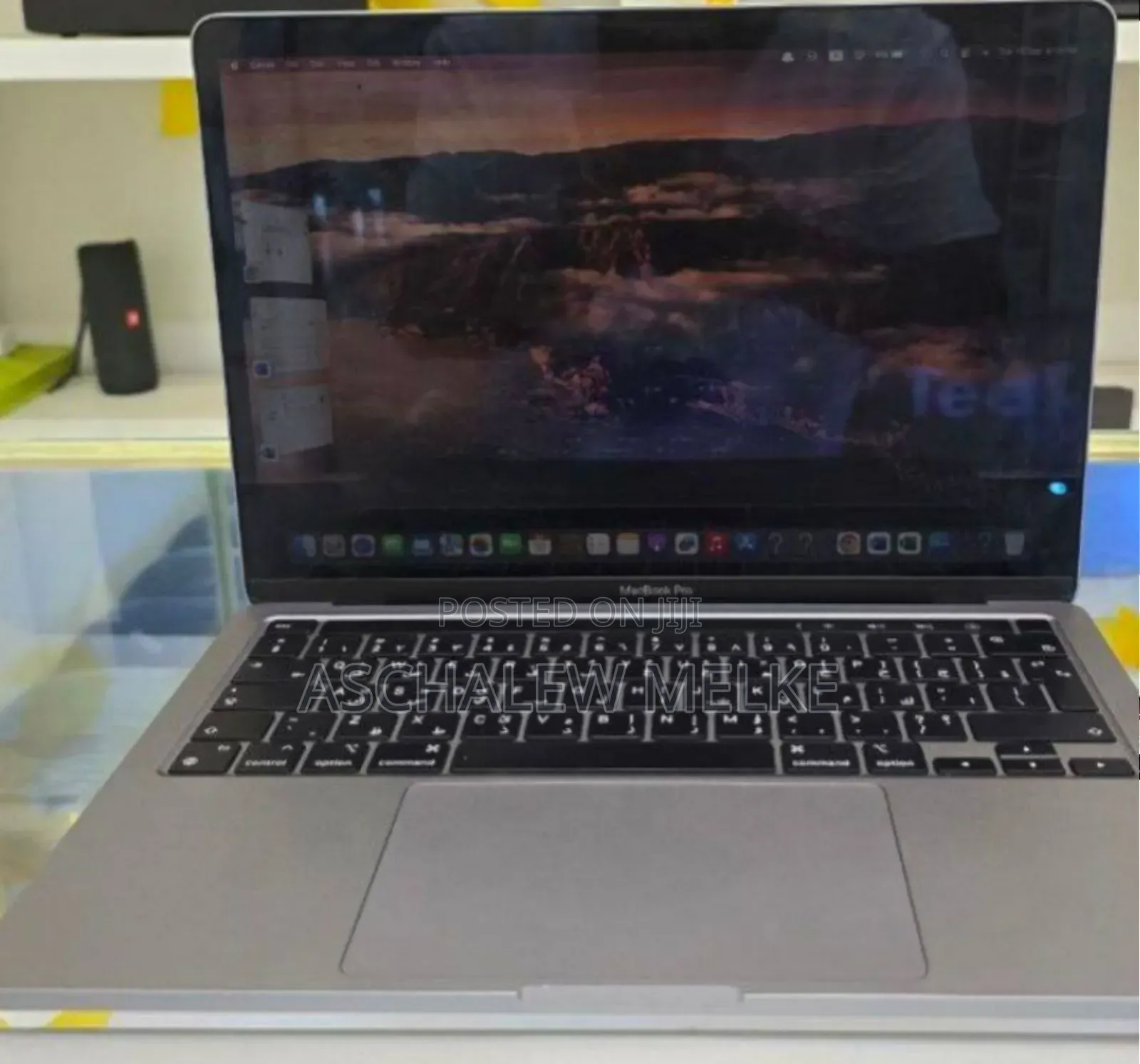 New Laptop Apple MacBook Pro 2020 M1 8GB Apple M1 SSD 256GB