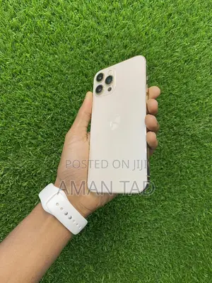 Photo - Apple iPhone 12 Pro Max 128 GB Gold