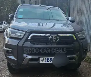 Photo - Toyota Hilux 2021 Gray