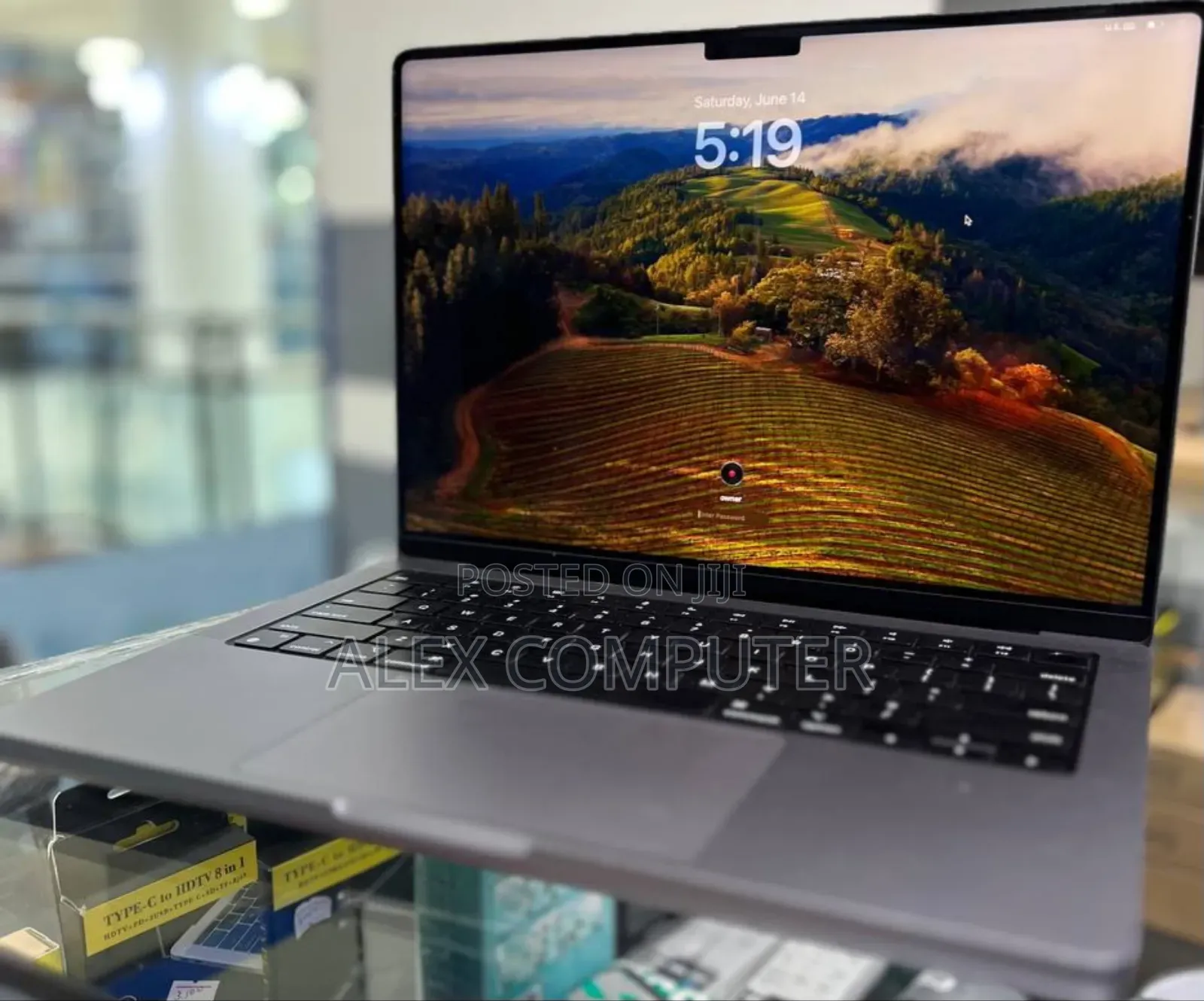 New Laptop Apple MacBook Pro 2020 M1 16GB Apple M1 Pro SSD 512GB