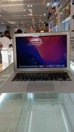 New Laptop Apple MacBook 2017 8GB Intel Core I7 SSD 256GB