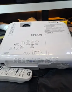 Brand New Epson Projector With Bag , Remote Model Name:E