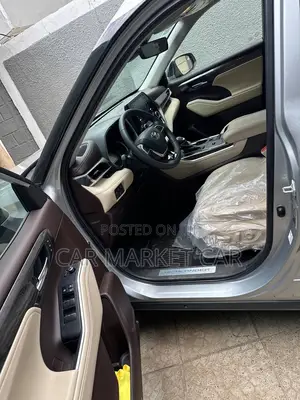 New Toyota Highlander Hybrid 2023 Silver