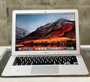 New Laptop Apple MacBook Pro 2017 8GB Intel Core I7 SSD 256GB