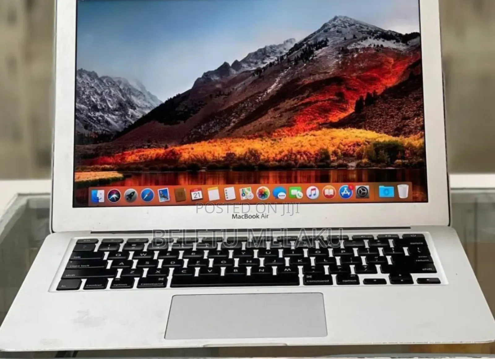 New Laptop Apple MacBook Pro 2017 8GB Intel Core I7 SSD 256GB