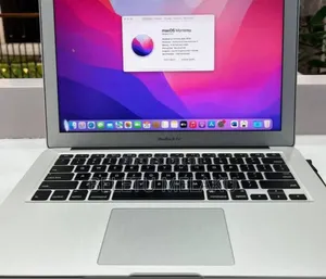 New Laptop Apple MacBook Pro 2017 8GB Intel Core I7 SSD 256GB