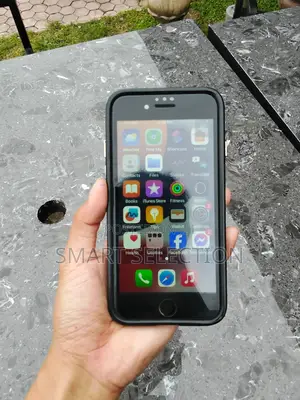 Apple iPhone SE (2020) 64 GB Black