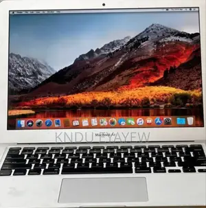 New Laptop Apple MacBook Pro 2017 8GB Intel Core I7 SSD 256GB