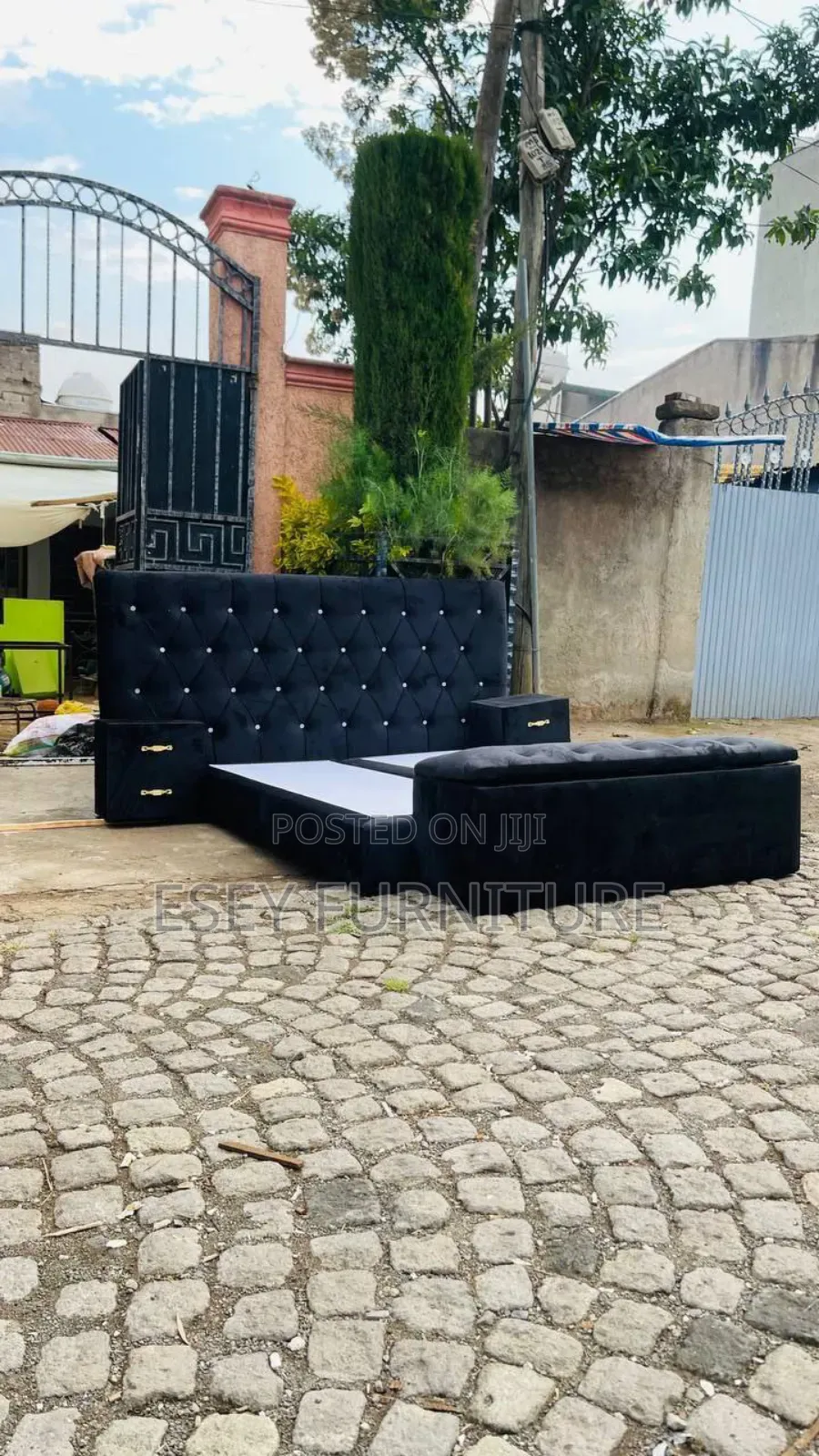 1.20 Very Comfortable Bed + 2 Boxes+ Downing