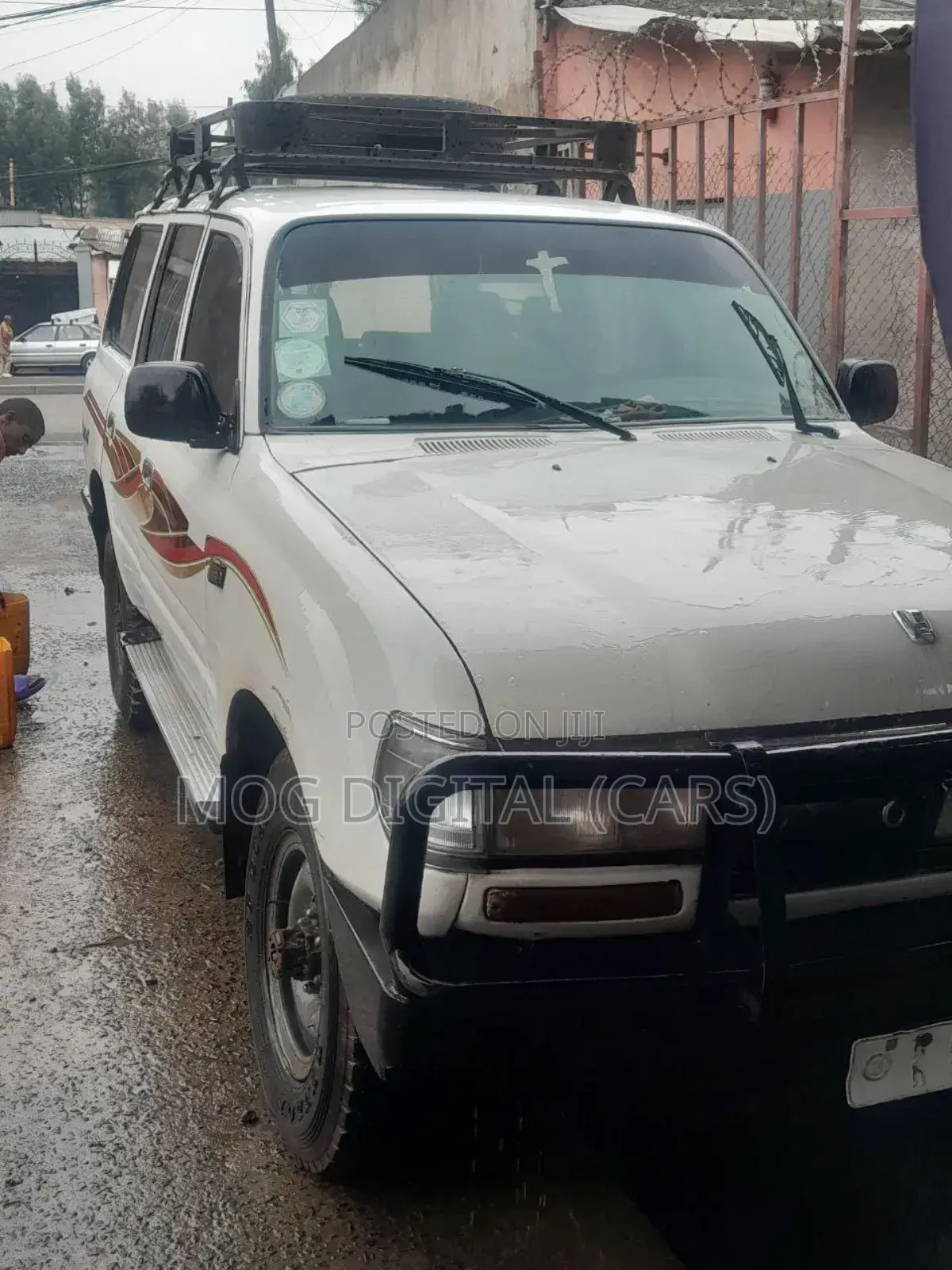 Toyota Land Cruiser 1990 White