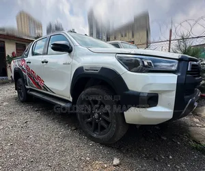 New Toyota Hilux 2023 White