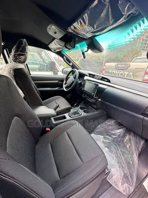 New Toyota Hilux 2023 White