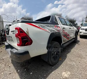 New Toyota Hilux 2023 White