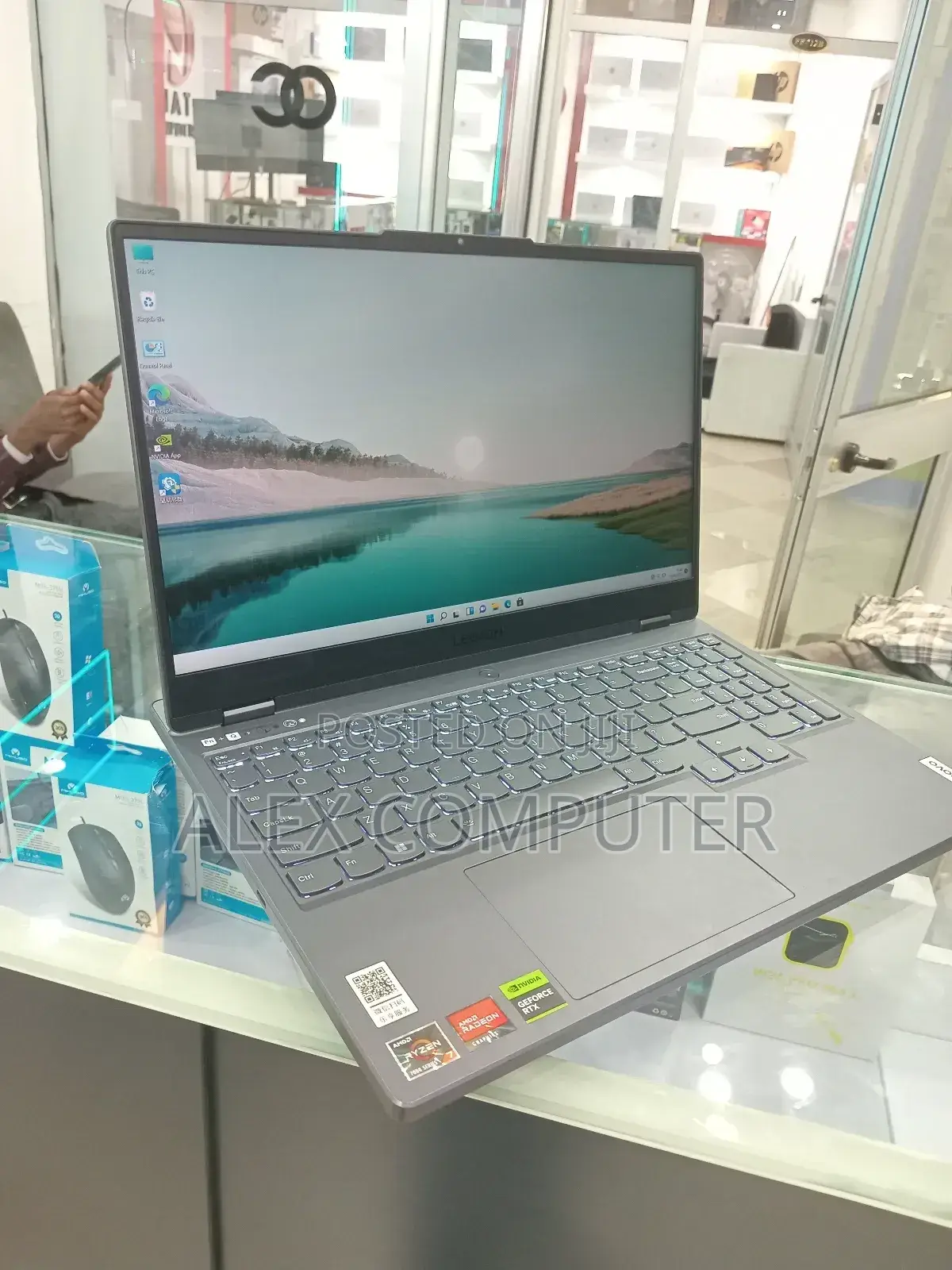 New Laptop Lenovo 16GB Intel Core I7 SSD 1T