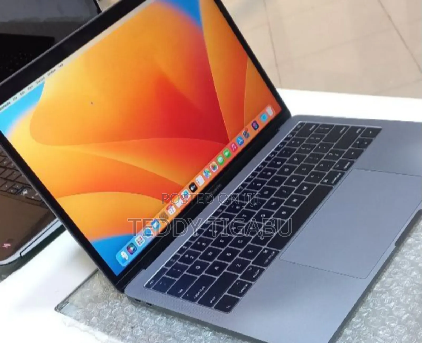 New Laptop Apple MacBook Pro 16GB Intel Core I5 SSD 512GB