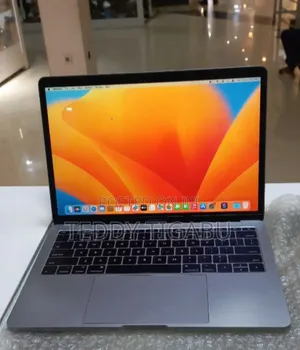 New Laptop Apple MacBook Pro 16GB Intel Core I5 SSD 512GB