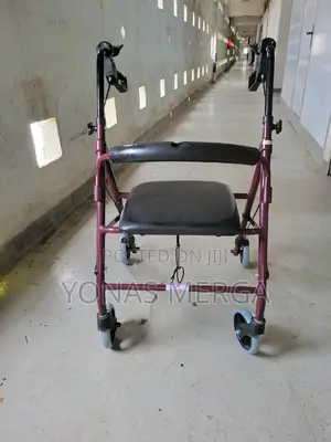 Photo - Four-Wheeled Walker且٣equipped With a Seat Backrest٧丄walker