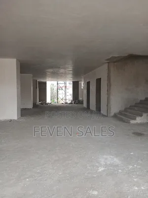 Photo - በመሀል ቦሌ በ2ሚሌን ብር አጠቃላይ ክፍያ የንግድ ሱቅ ሽያጭ