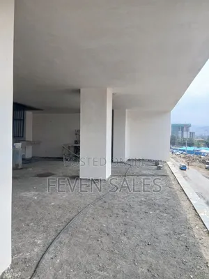 በመሀል ቦሌ በ2ሚሌን ብር አጠቃላይ ክፍያ የንግድ ሱቅ ሽያጭ