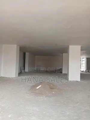 በመሀል ቦሌ በ4ሚሌን900ሺ ብር አጠቃላይ ክፍያ የንግድ ሱቅ ሽያጭ