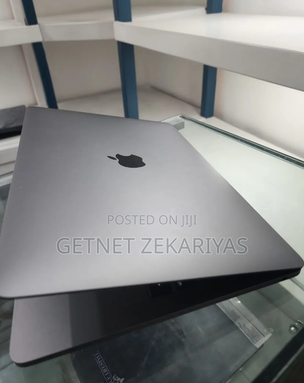 New Laptop Apple MacBook Pro 2019 8GB Intel Core I5 SSD 256GB