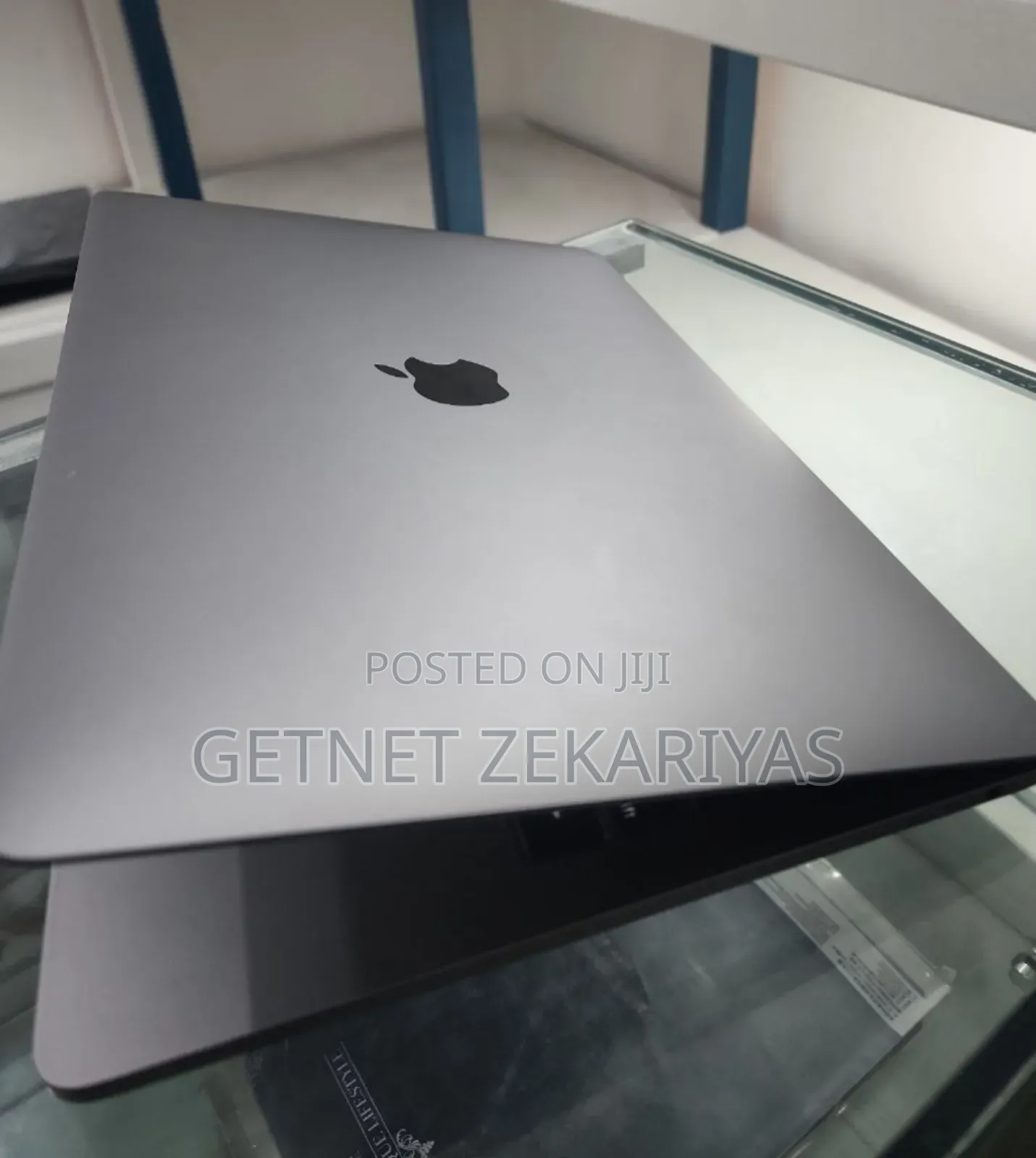 New Laptop Apple MacBook Pro 2019 8GB Intel Core I5 SSD 256GB