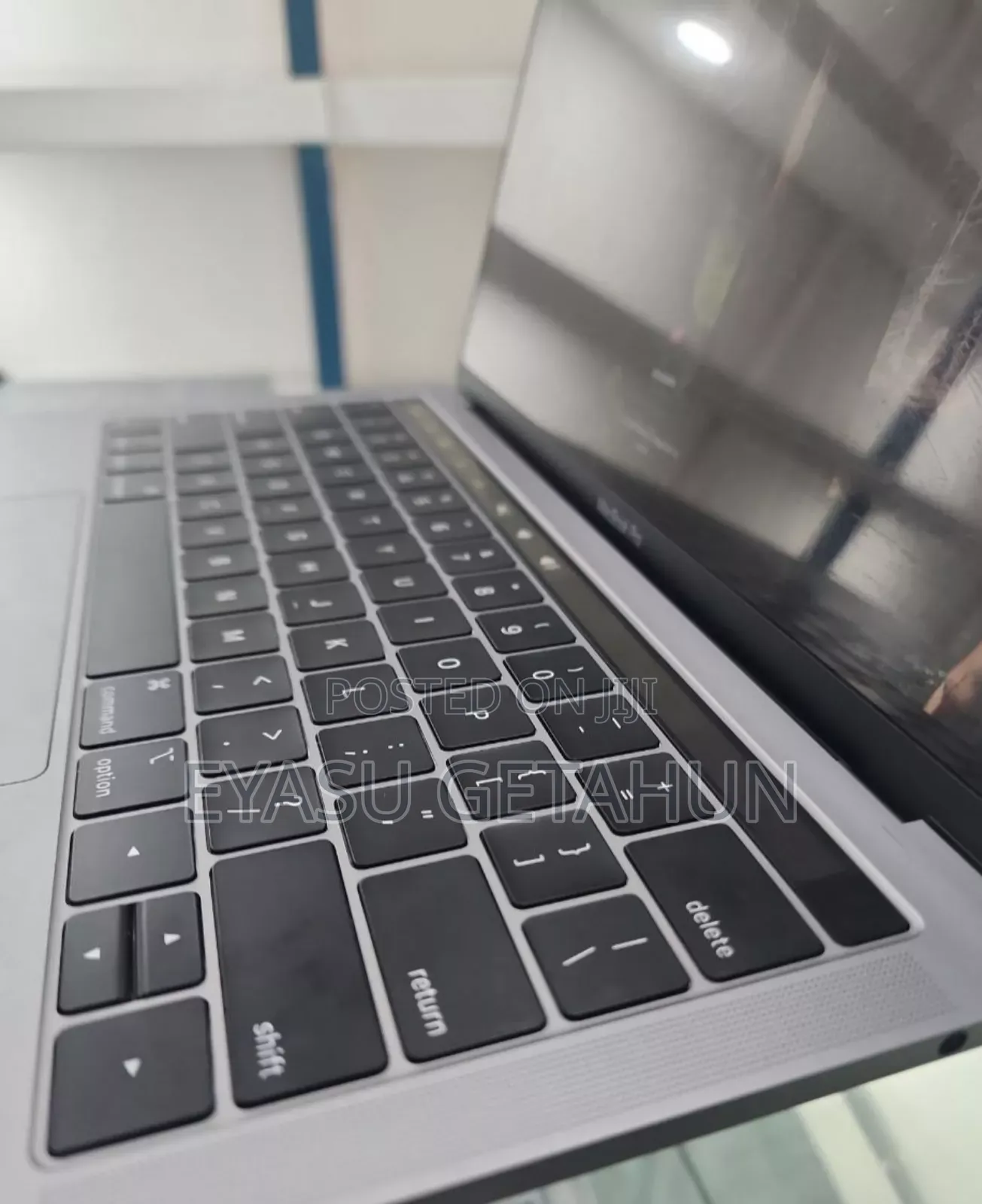 New Laptop Apple MacBook Pro 2019 8GB Intel Core I5 SSD 256GB