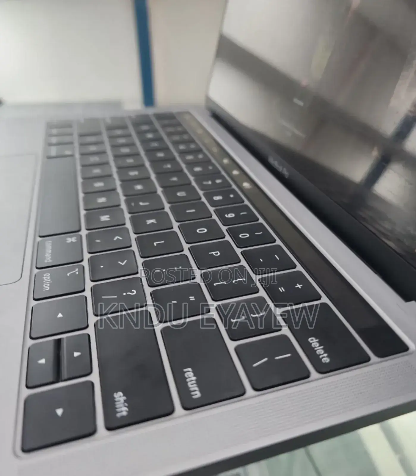New Laptop Apple MacBook Pro 2019 8GB Intel Core I5 SSD 256GB
