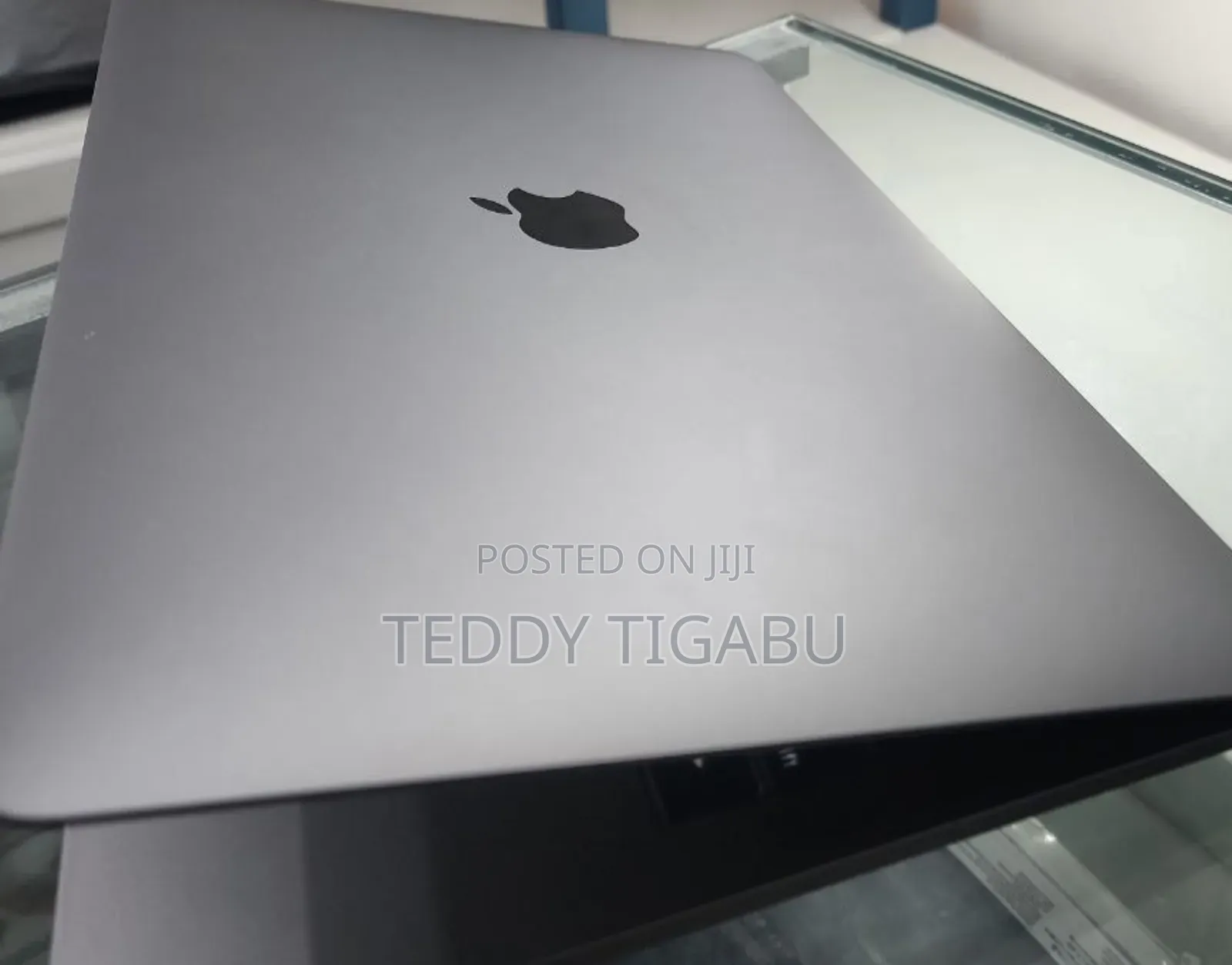 New Laptop Apple MacBook Pro 8GB Intel Core I5 SSD 256GB