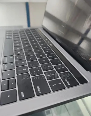 New Laptop Apple MacBook Pro 2019 8GB Intel Core I5 SSD 256GB