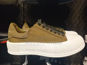 Photo - Alexander Mc Queen