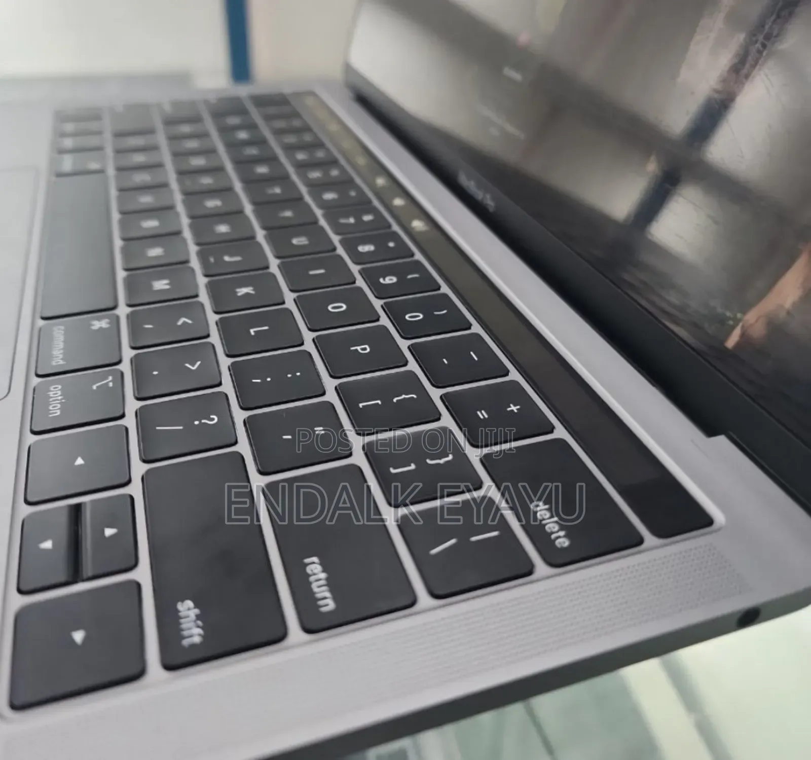 New Laptop Apple MacBook Pro 2019 8GB Intel Core I5 SSD 256GB