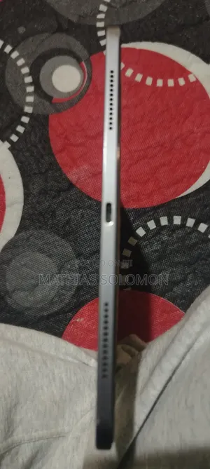 iPad Pro 11 2018 ቦርድ እገዛለው ያላቹ ደውሉ