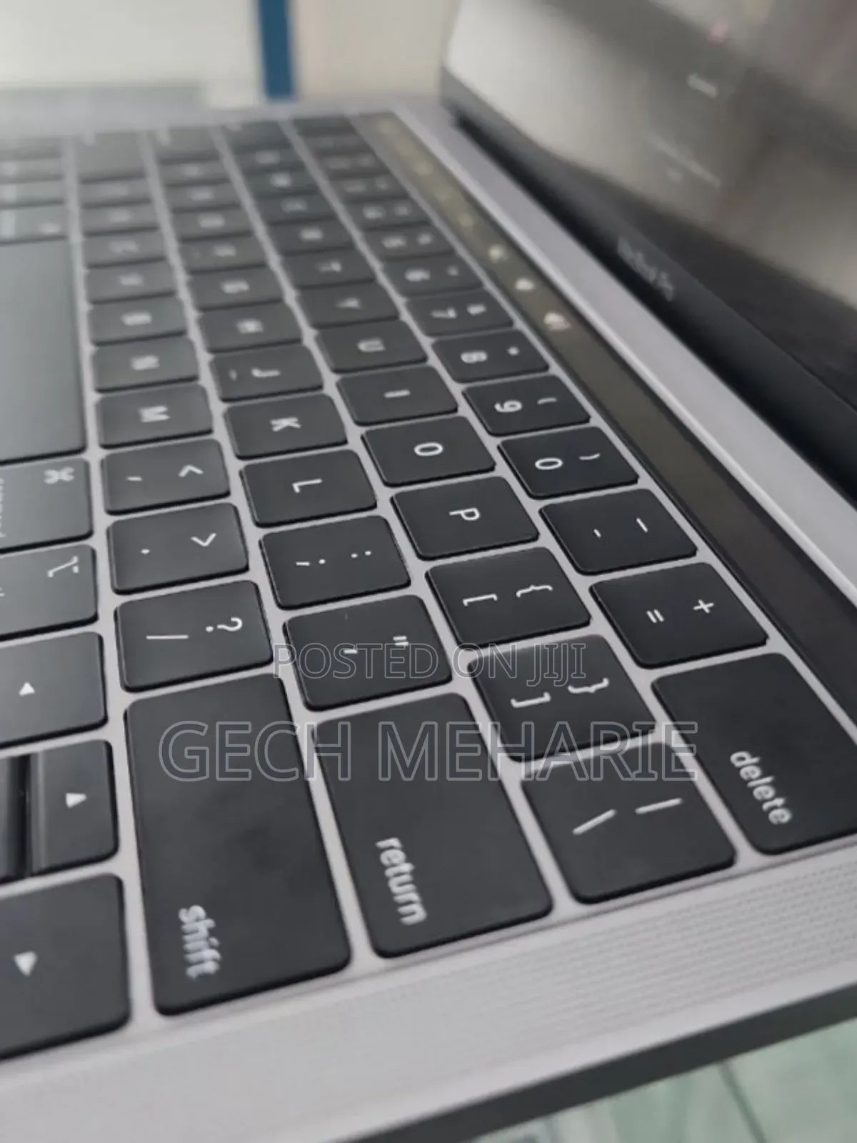 New Laptop Apple MacBook Pro 2019 8GB Intel Core I5 SSD 256GB