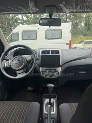 Toyota Yaris 2022 White