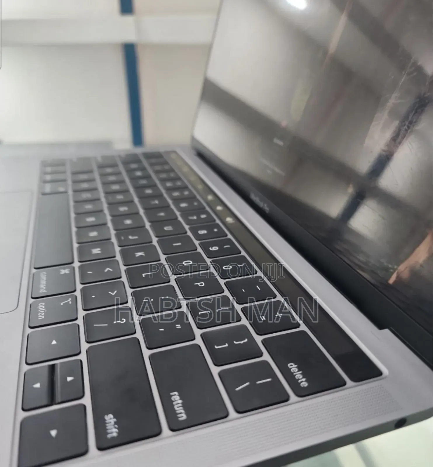 New Laptop Apple MacBook Pro 2019 8GB Intel Core i5 SSD 256GB