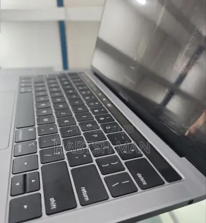 Photo - New Laptop Apple MacBook Pro 2019 8GB Intel Core i5 SSD 256GB
