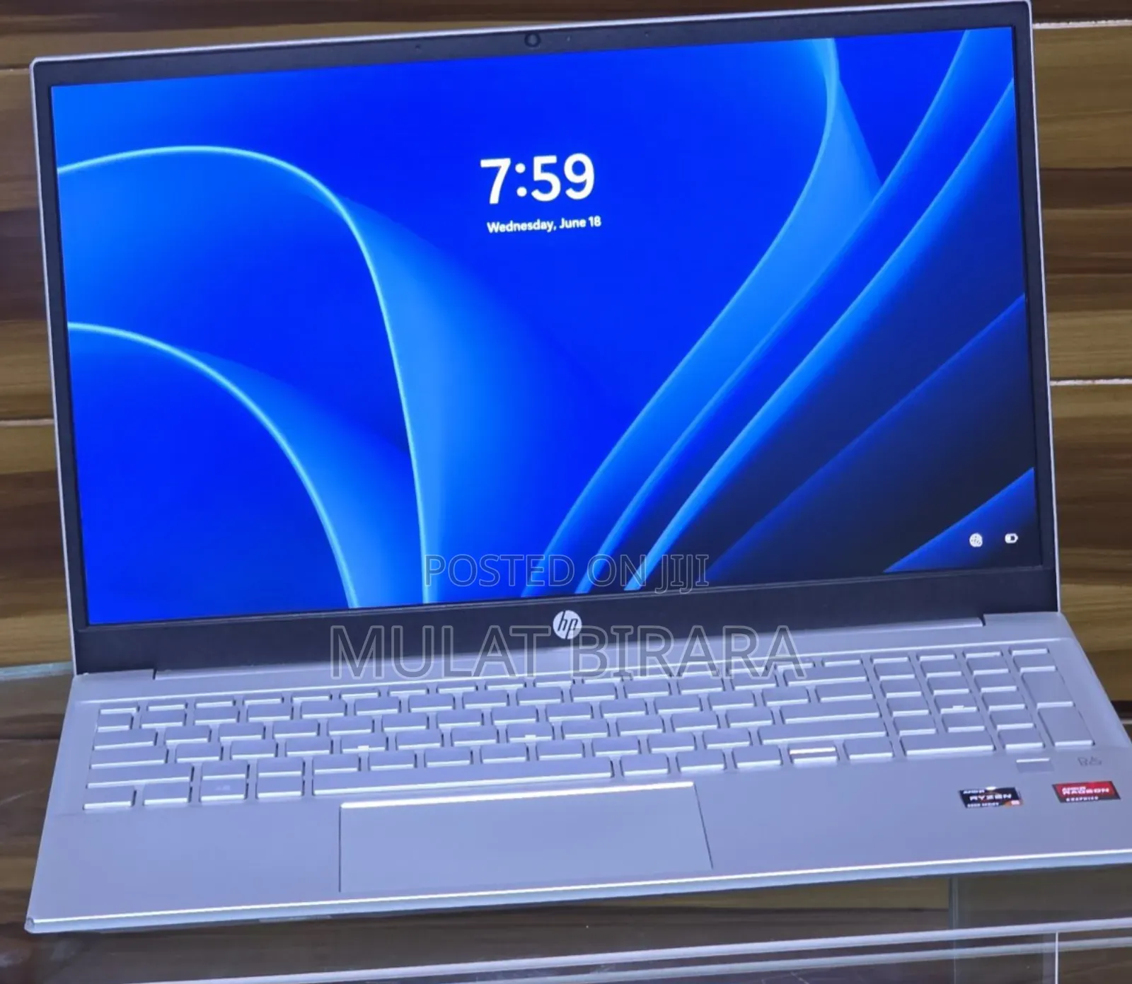 New Laptop HP Pavilion 11 8GB AMD Ryzen 5 SSD 512GB