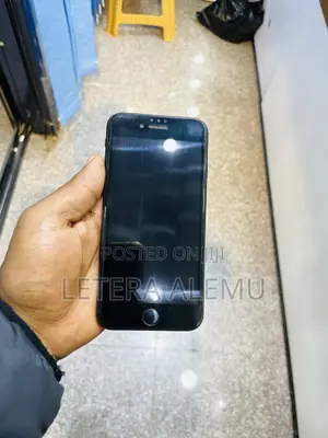 Apple iPhone SE (2022) 128 GB Black