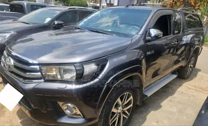 Toyota Hilux 2016 Gray