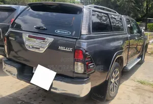 Toyota Hilux 2016 Gray