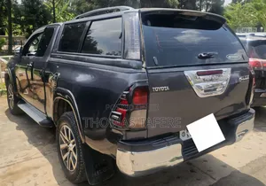 Toyota Hilux 2016 Gray