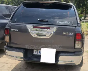 Toyota Hilux 2016 Gray