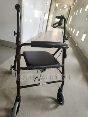 Photo - Walker With Seat當然walker Four Wheel With Seat姦情walker Medicl